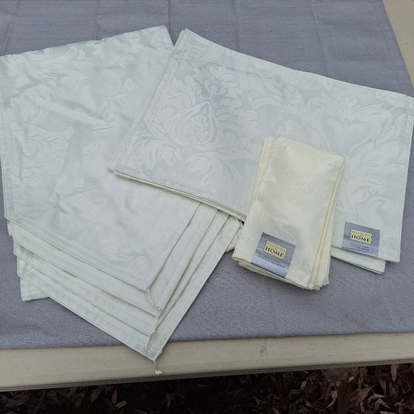 Ivory Jacquard Table runners, Placemats and Napkins - Picture 1 of 2